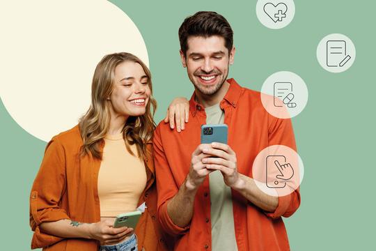 "AOK Mein Leben"-App – Paar schaut geemeinsam auf ein Smartphone Die wichtigsten Gesundheitsdienste in einer App: „AOK Mein Leben“